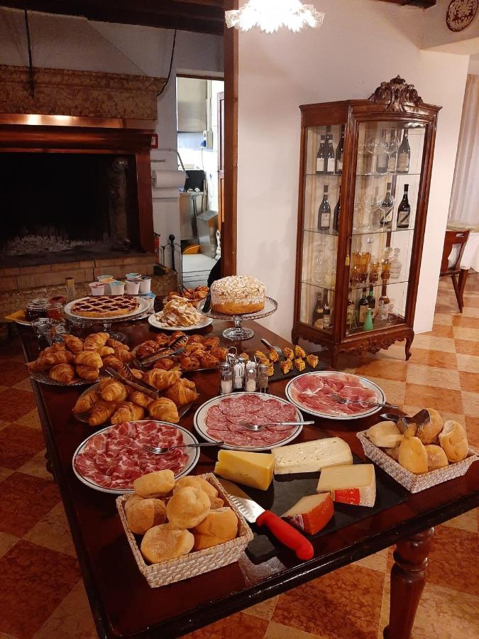 Locanda Al Centrale Caprino Veronese Exterior photo