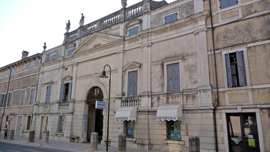 Locanda Al Centrale Caprino Veronese Exterior photo